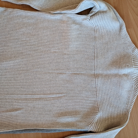 Sweater - Picture 5 of 7